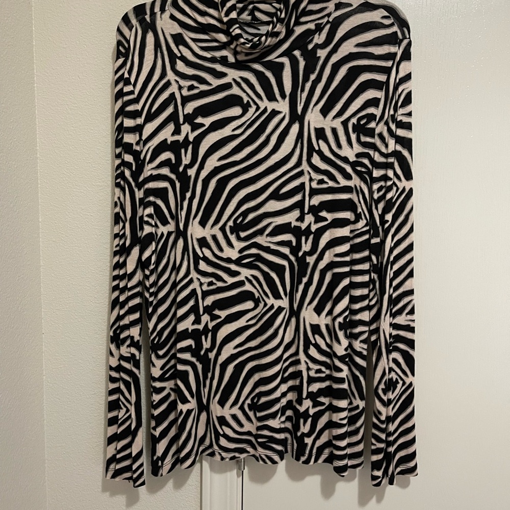 Jennifer Lopez Black and White Graphic Zebra Fitted Long Sleeve Blouse XL